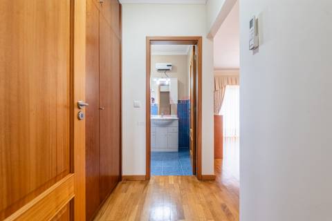 Moradia individual T5 com piscina em Medelo, Fafe