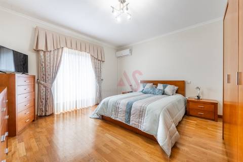 Moradia individual T5 com piscina em Medelo, Fafe