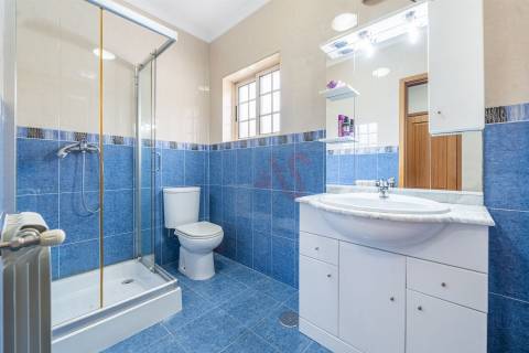 Moradia individual T5 com piscina em Medelo, Fafe