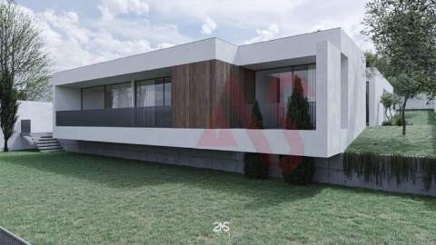 Terreno para construção com 800 m2 e projeto aprovado em Revinhade, Felgueiras