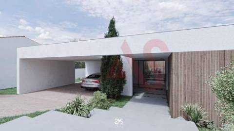 Terreno para construção com 800 m2 e projeto aprovado em Revinhade, Felgueiras