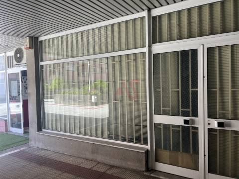 Loja com 43 m2 em Fermentões, Guimarães