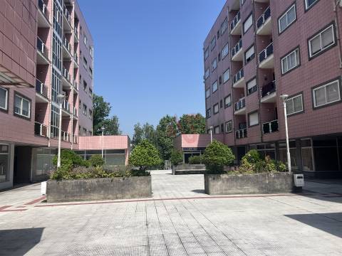 Loja com 43 m2 em Fermentões, Guimarães