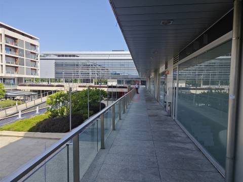 Loja no Fórum Vizela – 41,30 m2 com Licença para Comércio e Serviços