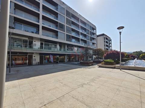 Loja no Fórum Vizela – 41,30 m2 com Licença para Comércio e Serviços