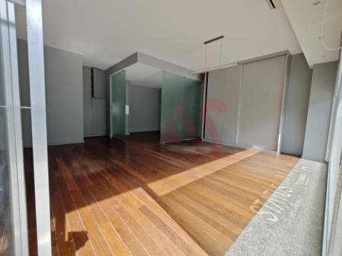 Loja no Fórum Vizela – 41,30 m2 com Licença para Comércio e Serviços