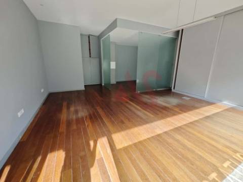 Loja no Fórum Vizela – 41,30 m2 com Licença para Comércio e Serviços