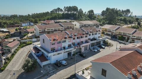 🏡 Moradia em Banda T3 + Armazém – Lustosa, Lousada