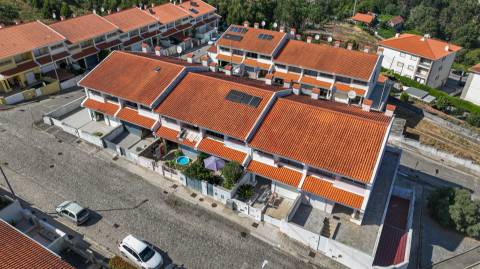 🏡 Moradia em Banda T3 + Armazém – Lustosa, Lousada