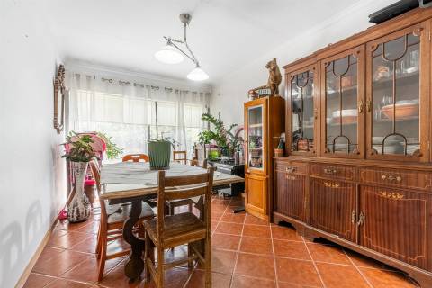 🏡 Moradia em Banda T3 + Armazém – Lustosa, Lousada