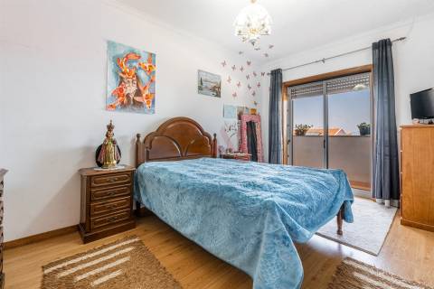 🏡 Moradia em Banda T3 + Armazém – Lustosa, Lousada