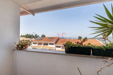 🏡 Moradia em Banda T3 + Armazém – Lustosa, Lousada