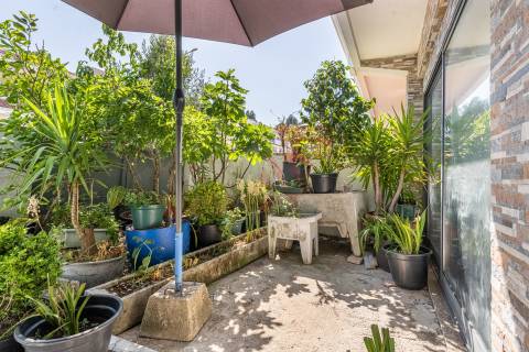 🏡 Moradia em Banda T3 + Armazém – Lustosa, Lousada