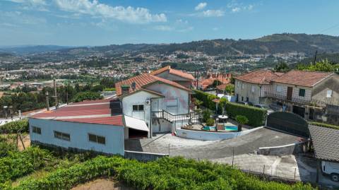 Moradia T3 + T2 + Armazém em Santa Eulália, Vizela