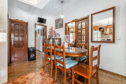Moradia T3 + T2 + Armazém em Santa Eulália, Vizela