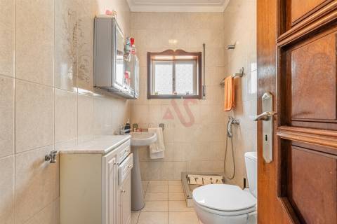 Moradia T3 + T2 + Armazém em Santa Eulália, Vizela