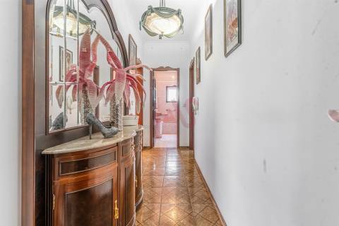 Moradia T3 + T2 + Armazém em Santa Eulália, Vizela