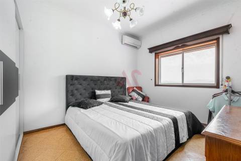 Moradia T3 + T2 + Armazém em Santa Eulália, Vizela