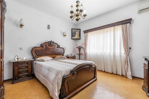 Moradia T3 + T2 + Armazém em Santa Eulália, Vizela