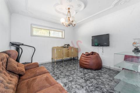 Moradia T3 + T2 + Armazém em Santa Eulália, Vizela