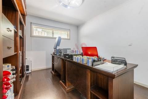 Moradia T3 + T2 + Armazém em Santa Eulália, Vizela