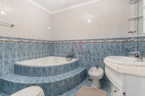 Moradia T3 + T2 + Armazém em Santa Eulália, Vizela