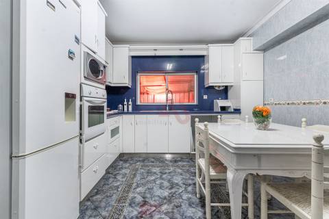 Moradia T3 + T2 + Armazém em Santa Eulália, Vizela