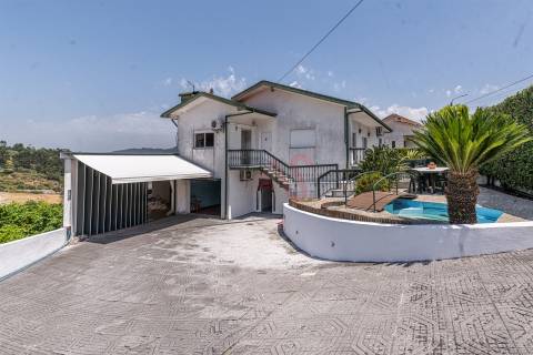 Moradia T3 + T2 + Armazém em Santa Eulália, Vizela