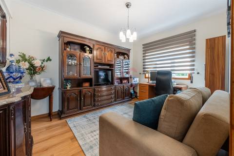 Moradia T4 com 3 Pisos – Excelente Estado de Conservação - S. Paio, Vizela