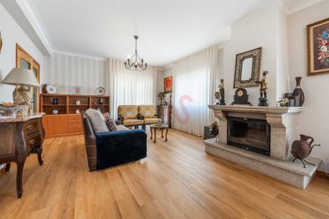 Moradia T4 com 3 Pisos – Excelente Estado de Conservação - S. Paio, Vizela