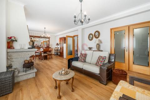 Moradia T4 com 3 Pisos – Excelente Estado de Conservação - S. Paio, Vizela