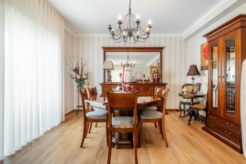 Moradia T4 com 3 Pisos – Excelente Estado de Conservação - S. Paio, Vizela