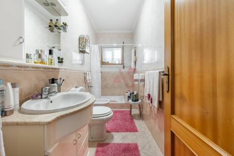 Moradia T4 com 3 Pisos – Excelente Estado de Conservação - S. Paio, Vizela