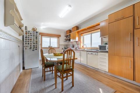 Moradia T4 com 3 Pisos – Excelente Estado de Conservação - S. Paio, Vizela