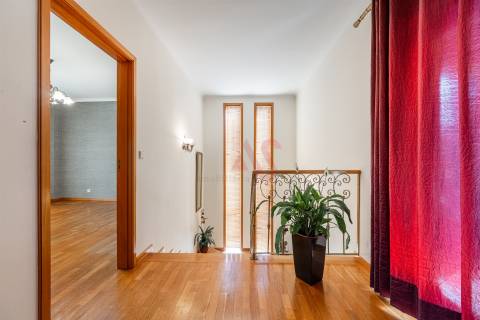 Moradia T4 com 3 Pisos – Excelente Estado de Conservação - S. Paio, Vizela