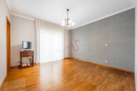 Moradia T4 com 3 Pisos – Excelente Estado de Conservação - S. Paio, Vizela