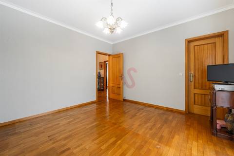 Moradia T4 com 3 Pisos – Excelente Estado de Conservação - S. Paio, Vizela