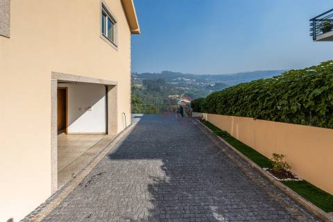 Moradia T4 com 3 Pisos – Excelente Estado de Conservação - S. Paio, Vizela