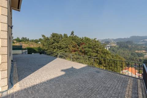 Moradia T4 com 3 Pisos – Excelente Estado de Conservação - S. Paio, Vizela