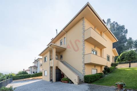 Moradia T4 com 3 Pisos – Excelente Estado de Conservação - S. Paio, Vizela