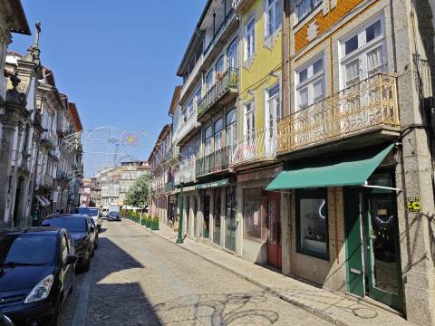 T1 na Rua Rainha Dona Maria II em Guimarães p/ ARRENDAMENTO – Localização Central junto ao Toural