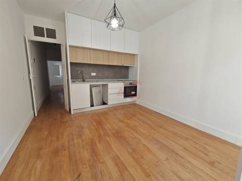 T1 na Rua Rainha Dona Maria II em Guimarães p/ ARRENDAMENTO – Localização Central junto ao Toural