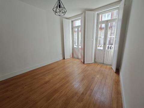 T1 na Rua Rainha Dona Maria II em Guimarães p/ ARRENDAMENTO – Localização Central junto ao Toural
