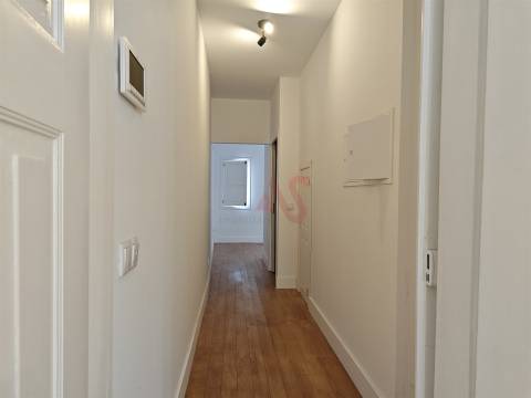 T1 na Rua Rainha Dona Maria II em Guimarães p/ ARRENDAMENTO – Localização Central junto ao Toural