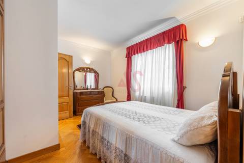 Moradia Exclusiva com 6 Suítes, Jardim e Piscina em Vilar de Ferreiros, Mondim de Basto