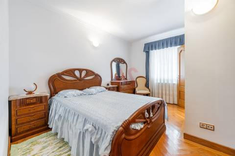 Moradia Exclusiva com 6 Suítes, Jardim e Piscina em Vilar de Ferreiros, Mondim de Basto