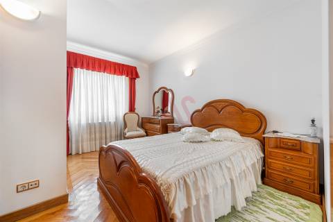 Moradia Exclusiva com 6 Suítes, Jardim e Piscina em Vilar de Ferreiros, Mondim de Basto