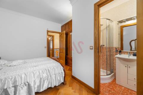 Moradia Exclusiva com 6 Suítes, Jardim e Piscina em Vilar de Ferreiros, Mondim de Basto