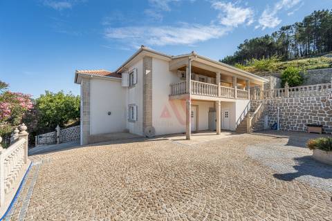 Moradia Exclusiva com 6 Suítes, Jardim e Piscina em Vilar de Ferreiros, Mondim de Basto
