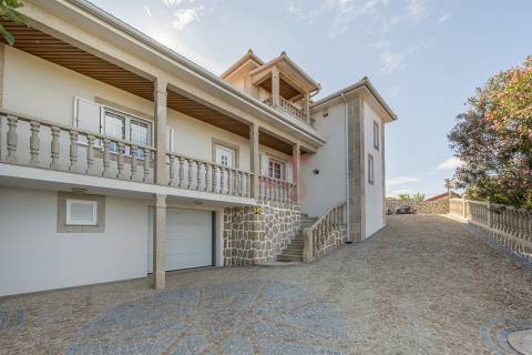 Moradia Exclusiva com 6 Suítes, Jardim e Piscina em Vilar de Ferreiros, Mondim de Basto